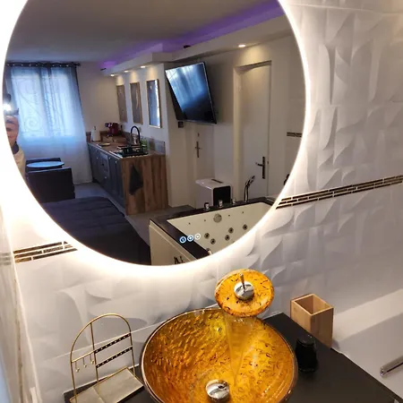 Romantique Avec Jacuzzi 2 Places Apartment *